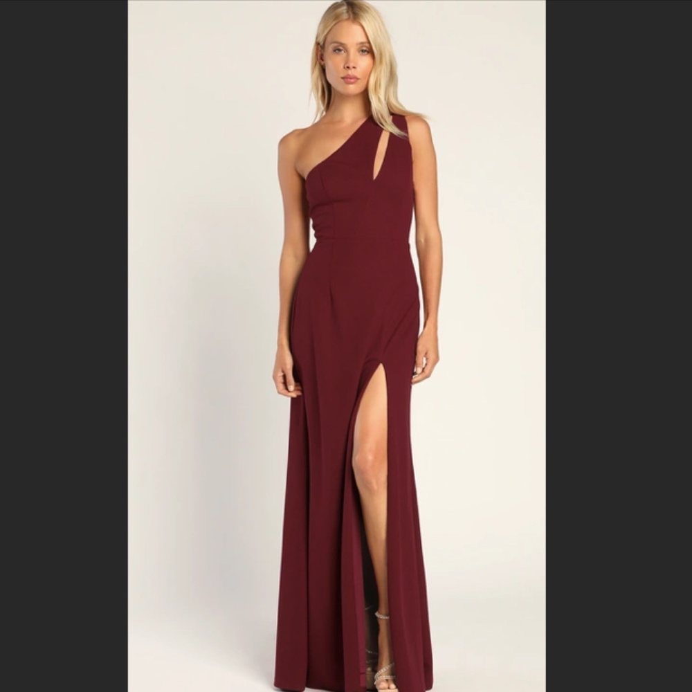 NWOT Lulu's Burgundy One-Shoulder Maxi Dress